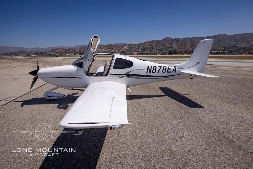 Exterior view of a 2007 Cirrus SR20 G2.