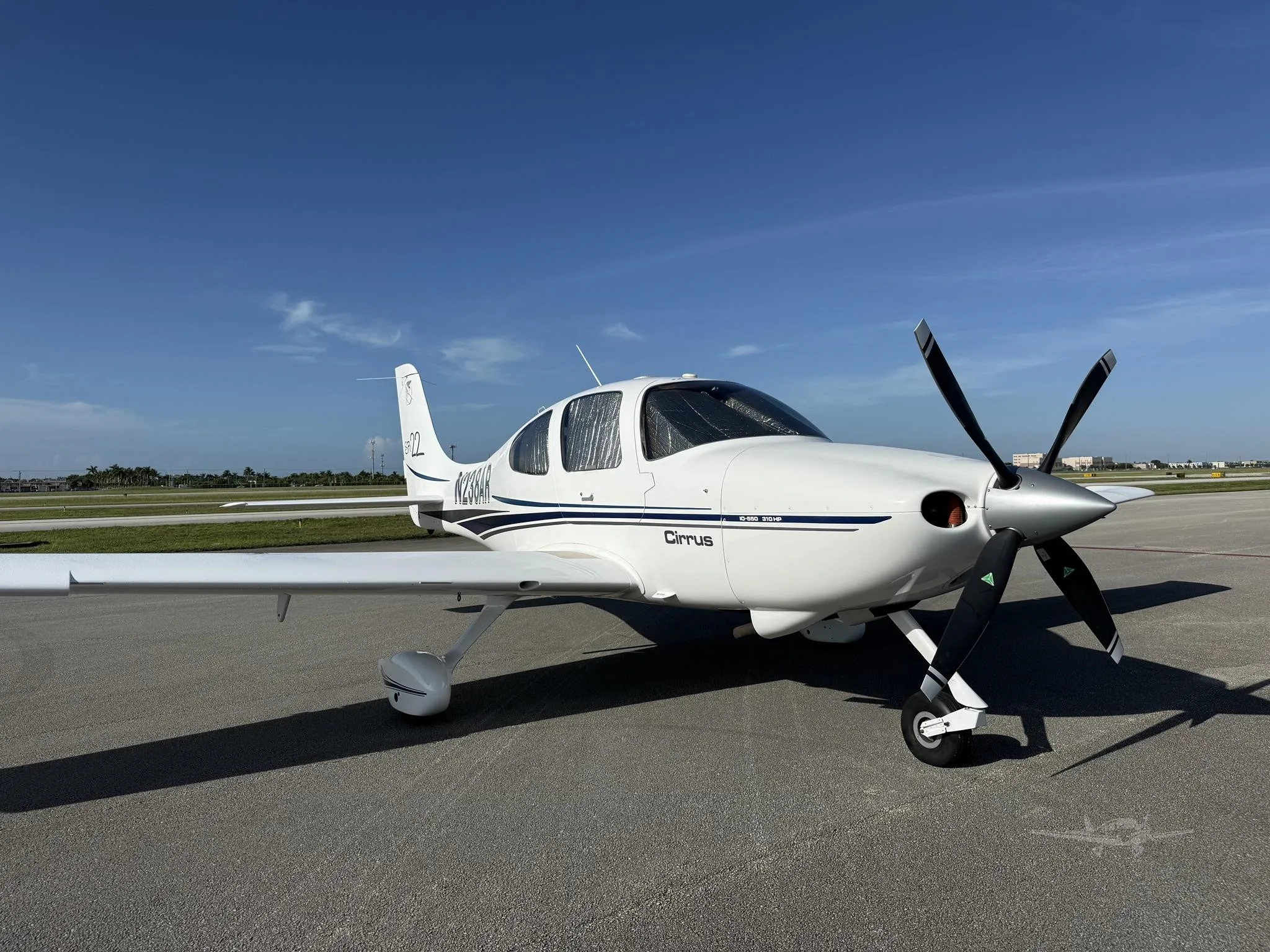 Exterior view of a 2002 CIRRUS SR22, N238AR.
