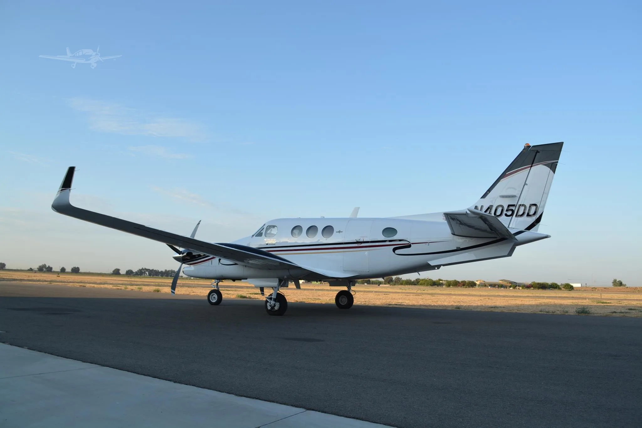 Exterior view of a 2005 BEECHCRAFT KING AIR C90B, N405DD.