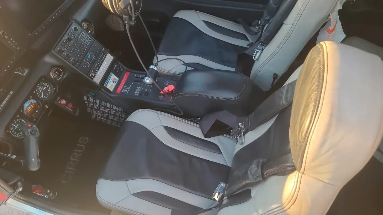 Cabin interior of a 2013 Cirrus SR22 G5.