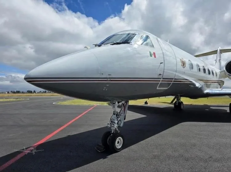 Exterior view of a 1998 GULFSTREAM GIVSP, XA-HNY.