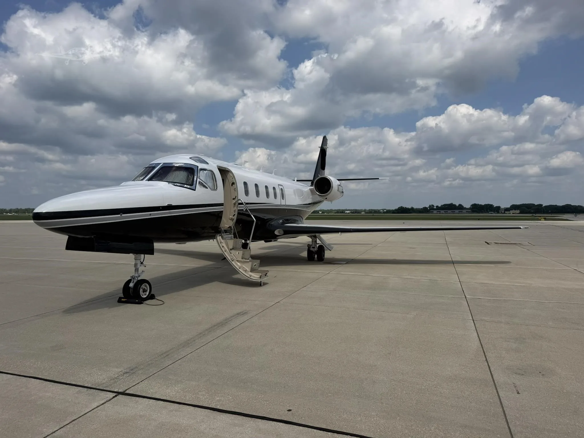 Exterior view of a 1990 ASTRA/GULFSTREAM ASTRA SP, N777BL.