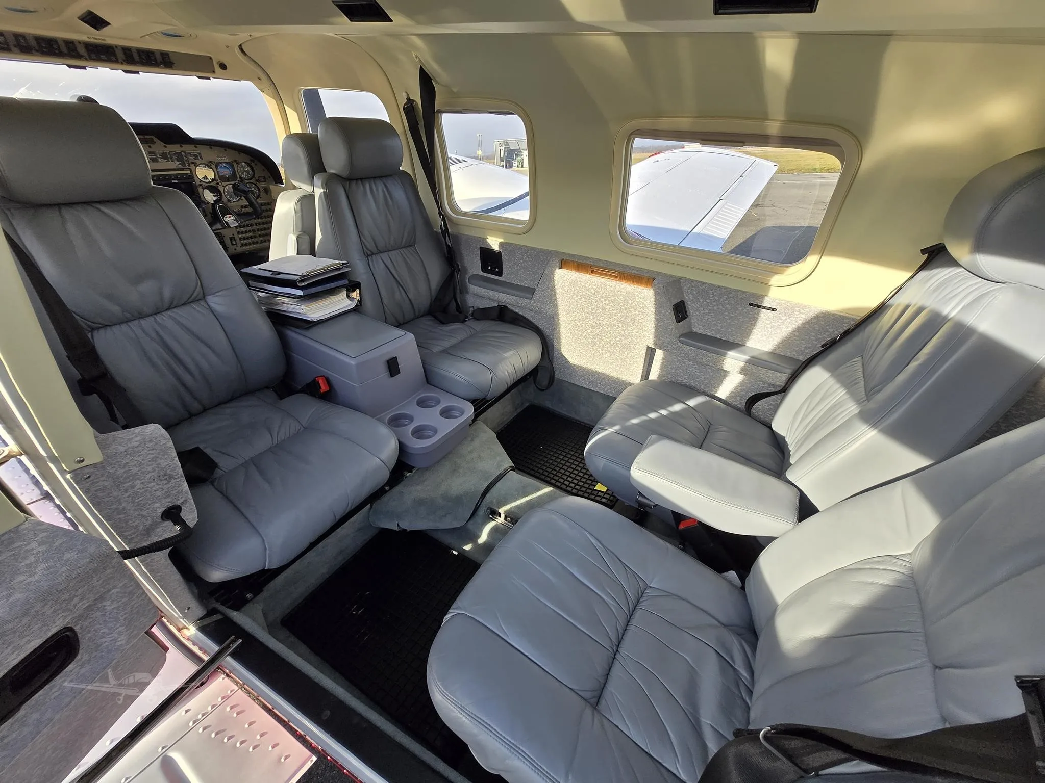 Cabin interior of a 2001 PIPER SENECA V.