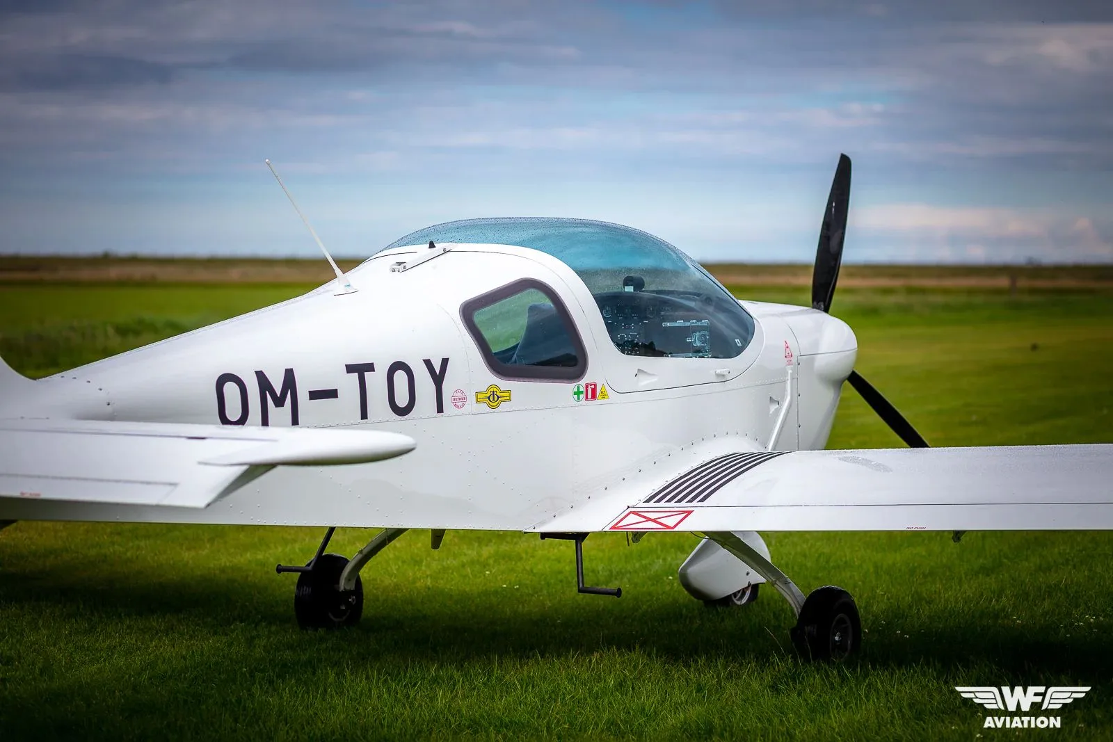 Exterior view of a 2021 Tomark Aero Viper SD4, OM-TOY.
