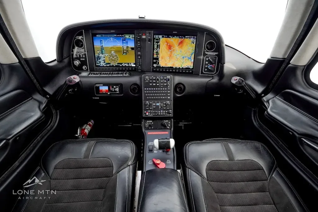 Cockpit and instrument panel of a 2019 Cirrus SR22T.