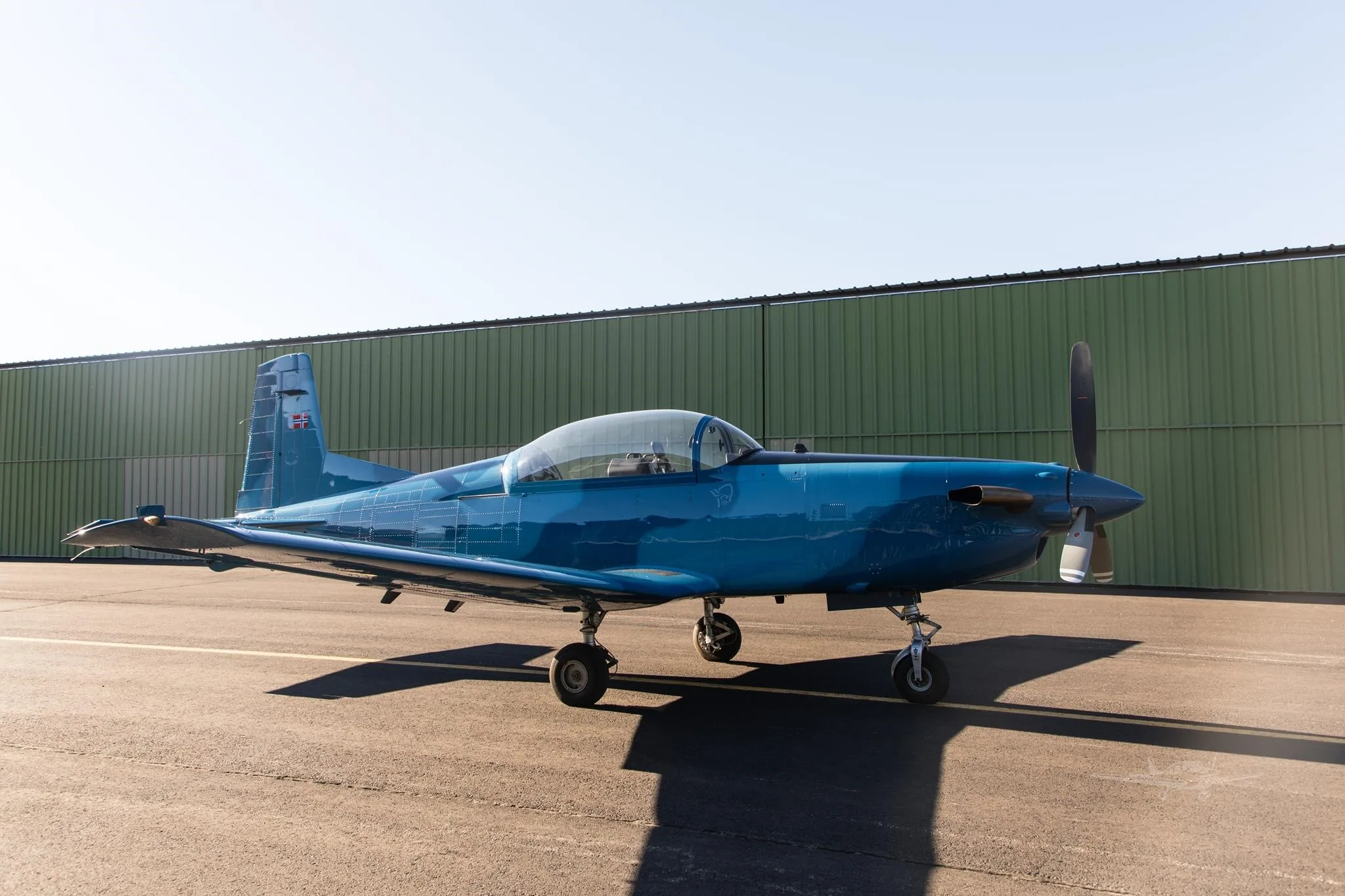 Exterior view of a 1985 PILATUS PC-7, N76XC.
