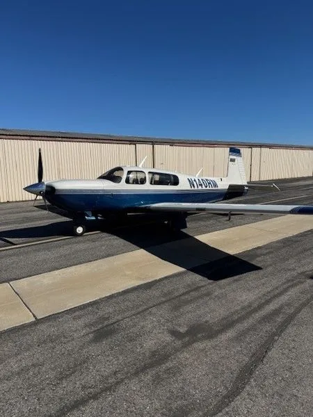 Avionics suite of a 2000 Mooney Bravo M20M - $255,000 - N140RM (Southern California).