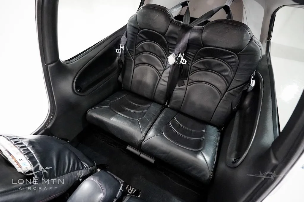 Cabin interior of a 2006 CIRRUS SR22-G2 TURBO.