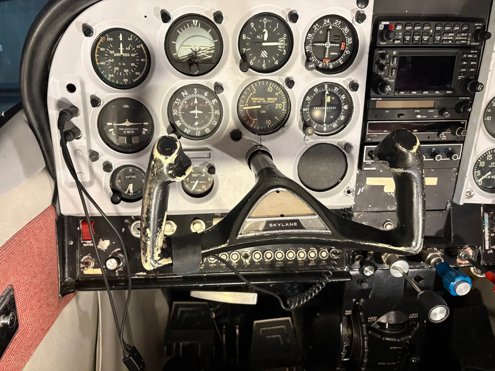 Cockpit and instrument panel of a 1968 Cessna 182L Skylane.