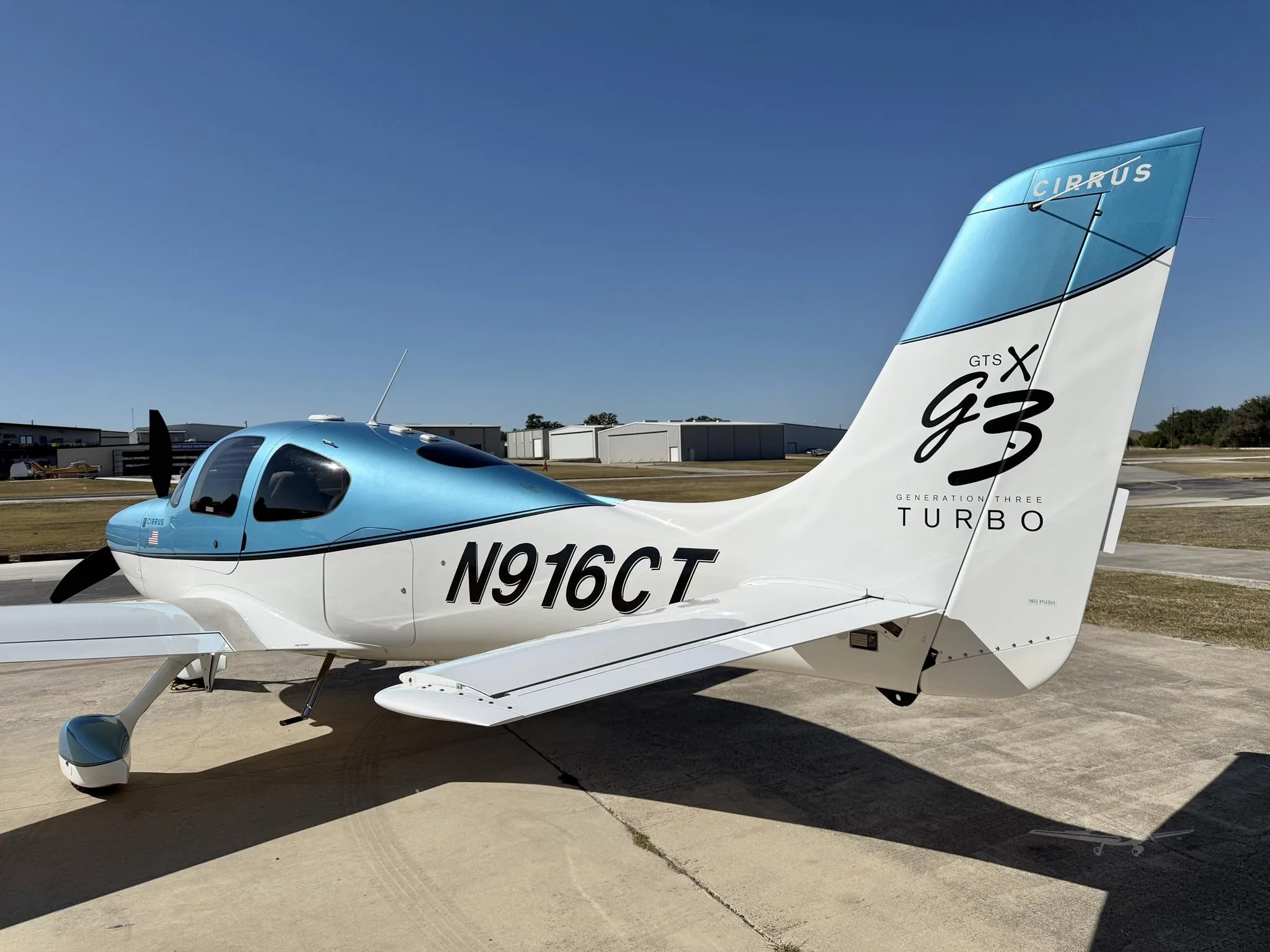 Exterior view of a 2008 CIRRUS SR22-G3 TURBO, N916CT.