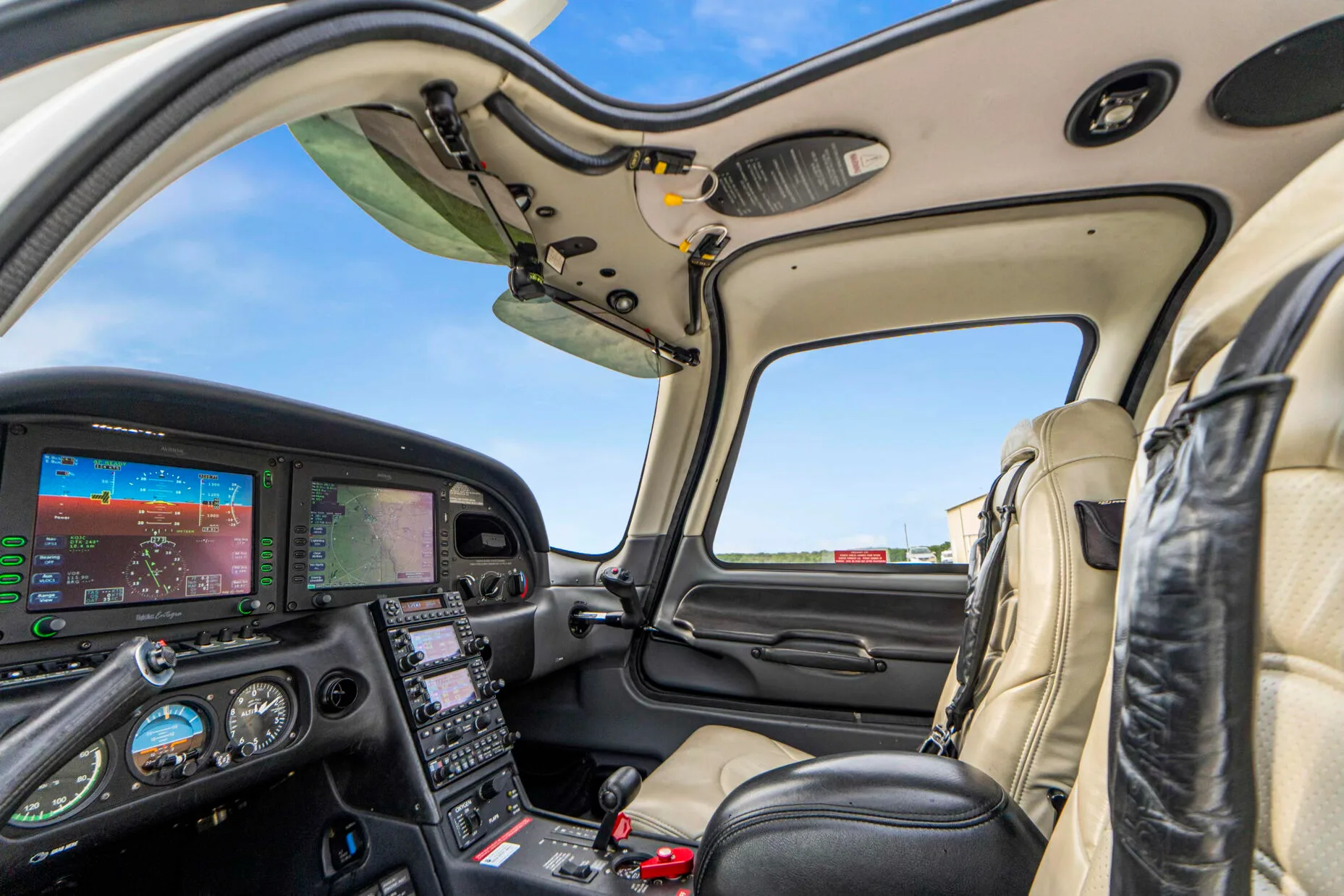 Cockpit and instrument panel of a 2008 Cirrus SR22-G3 Turbo GTS.