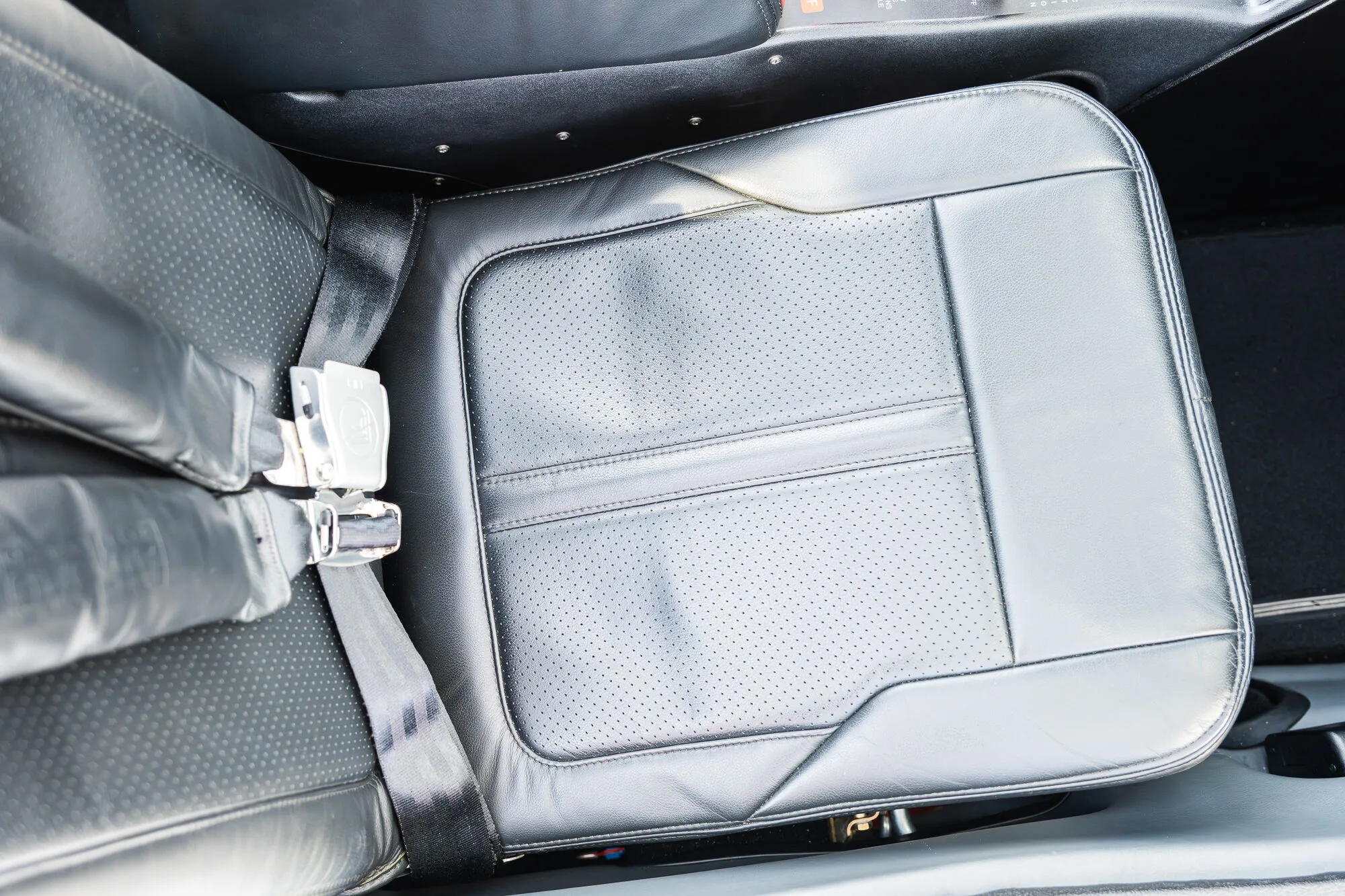 Cabin interior of a 2022 Cirrus SR20-G6.