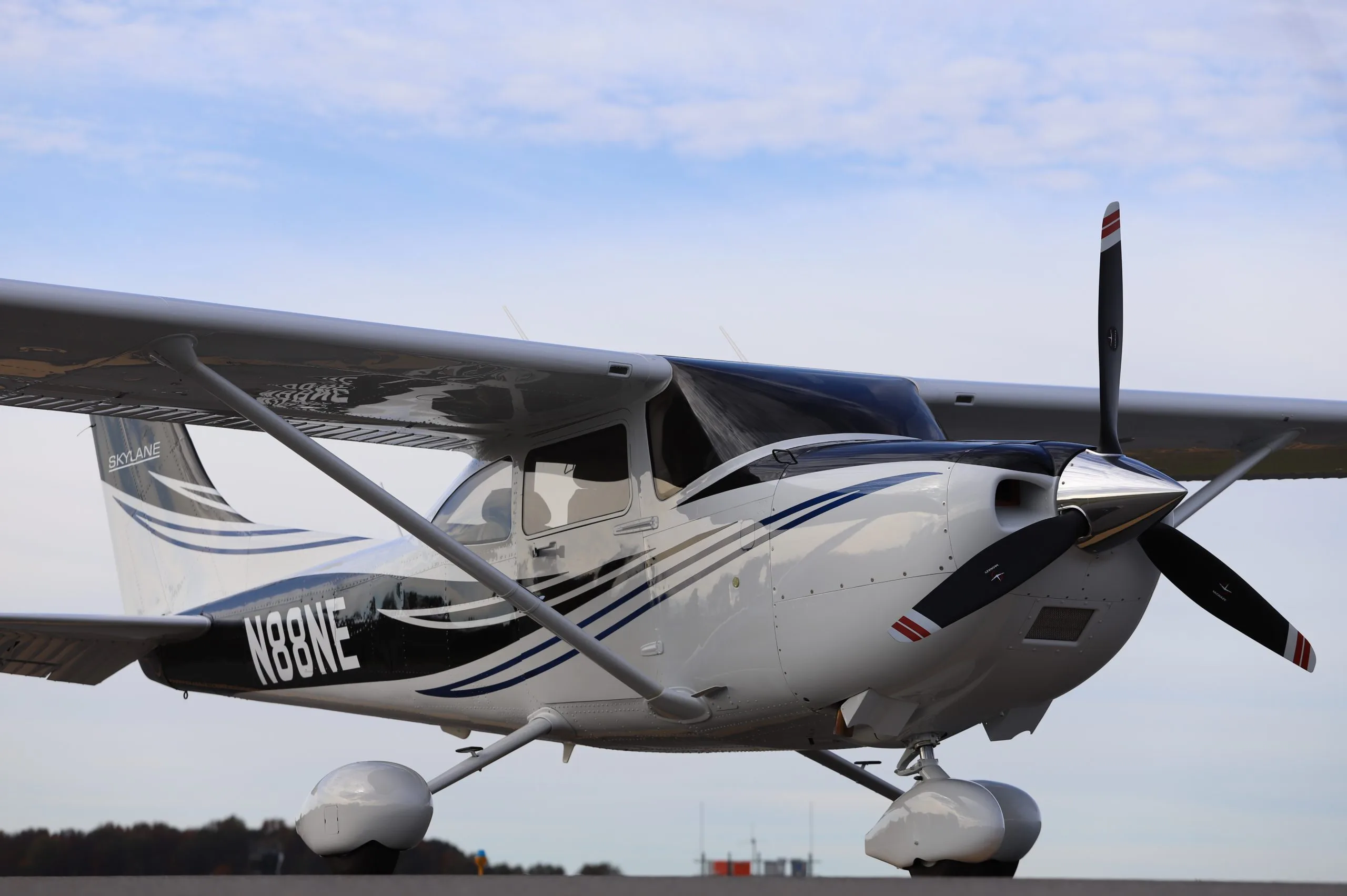 Exterior view of a 2023 Cessna 182T SKYLANE.