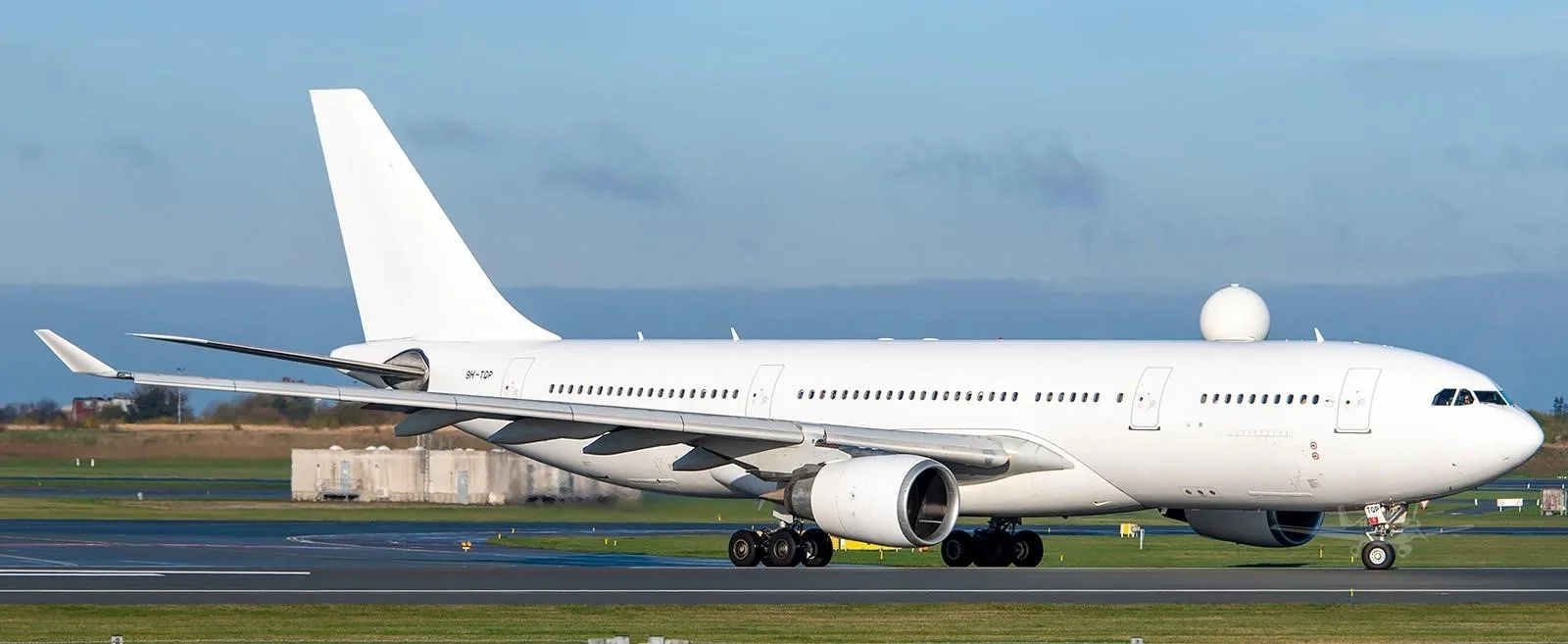 Exterior view of a 1998 AIRBUS A330, N3300C.