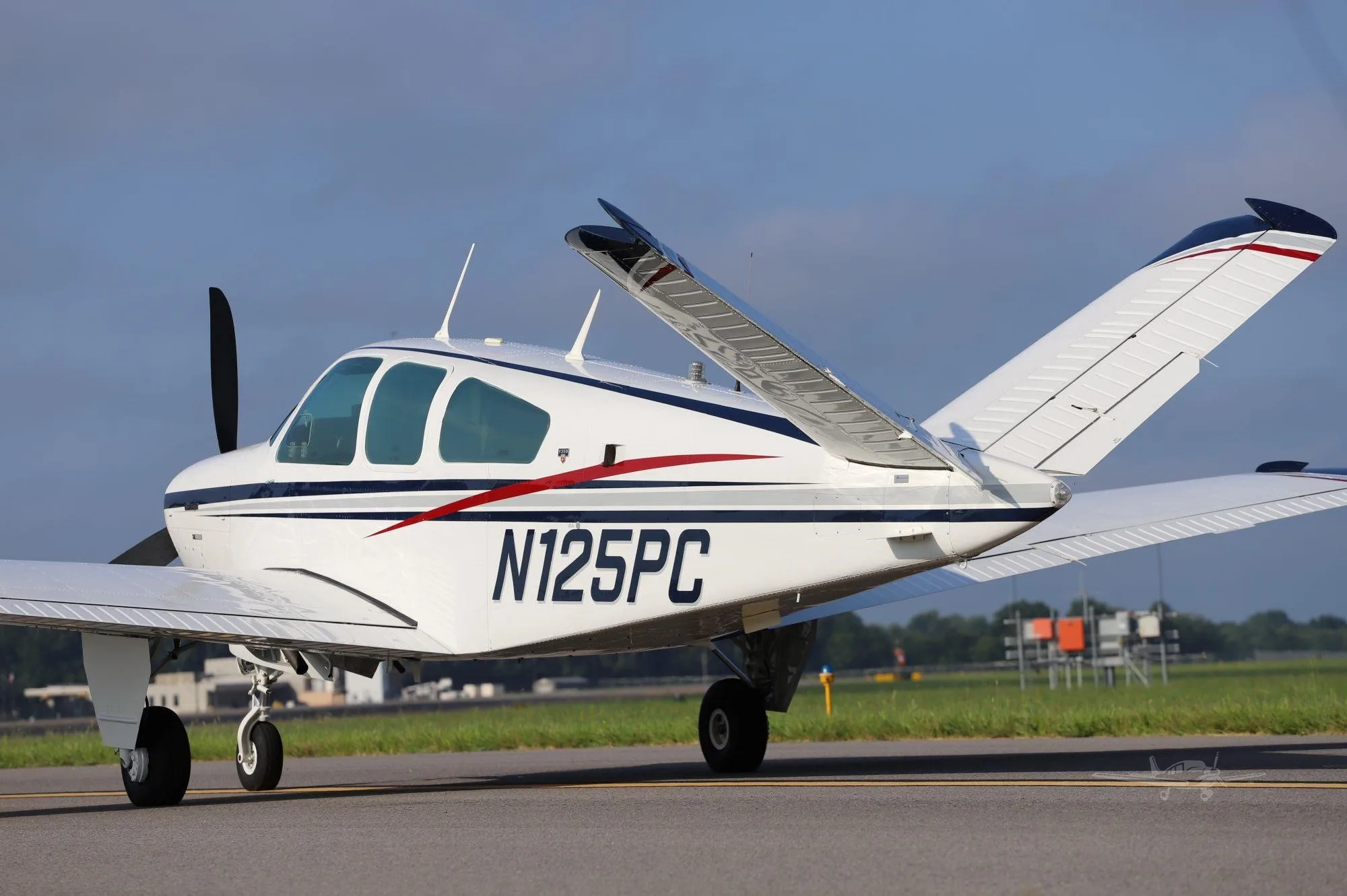 Exterior view of a 1978 BEECHCRAFT V35B BONANZA, N125PC.