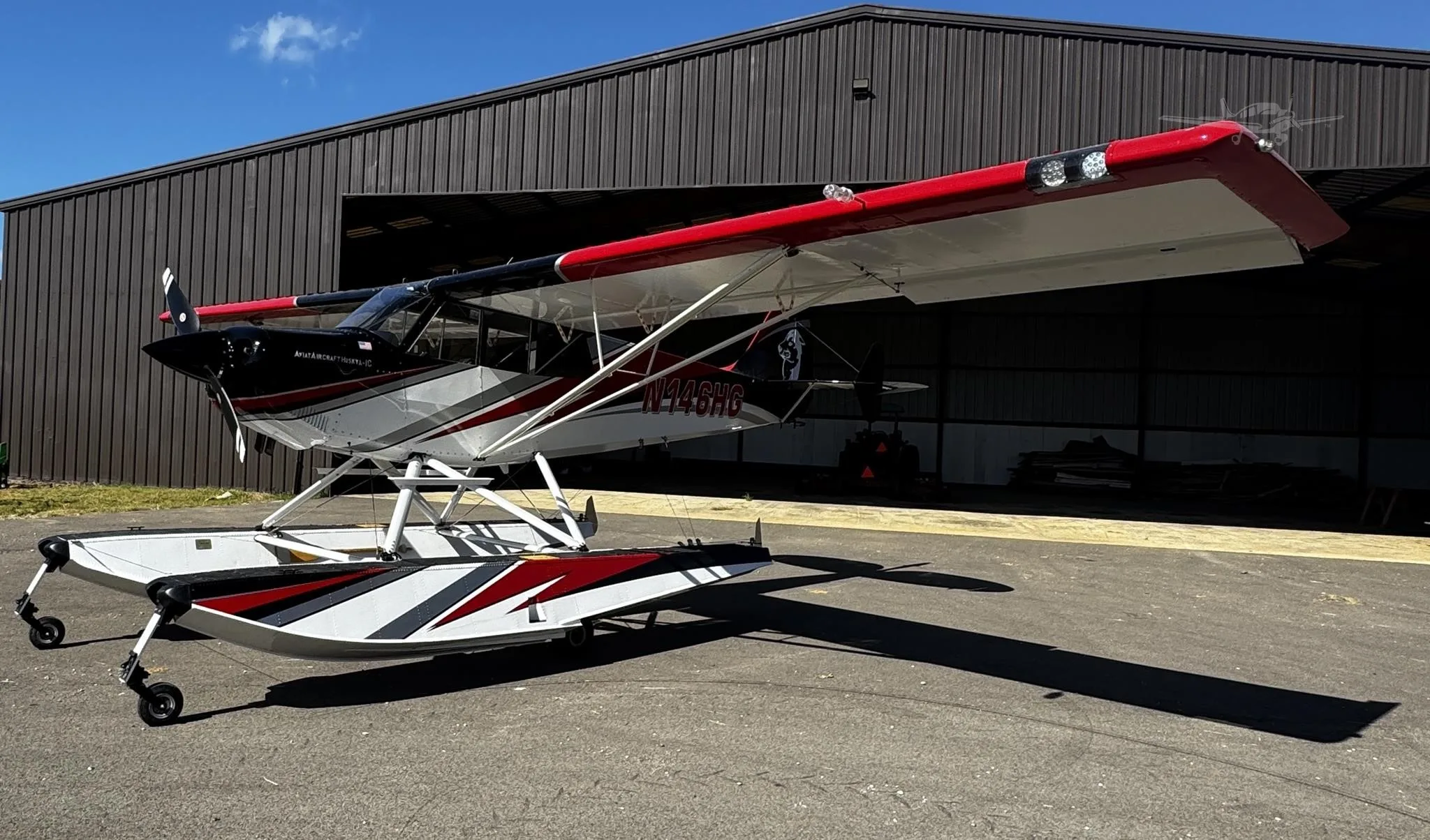 Exterior view of a 2012 AVIAT HUSKY A-1C-200, N146HG.