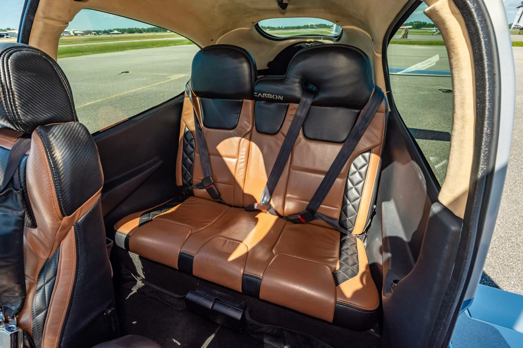 Cabin interior of a Cirrus N323TL SR22-G5 GTS - Aerista.