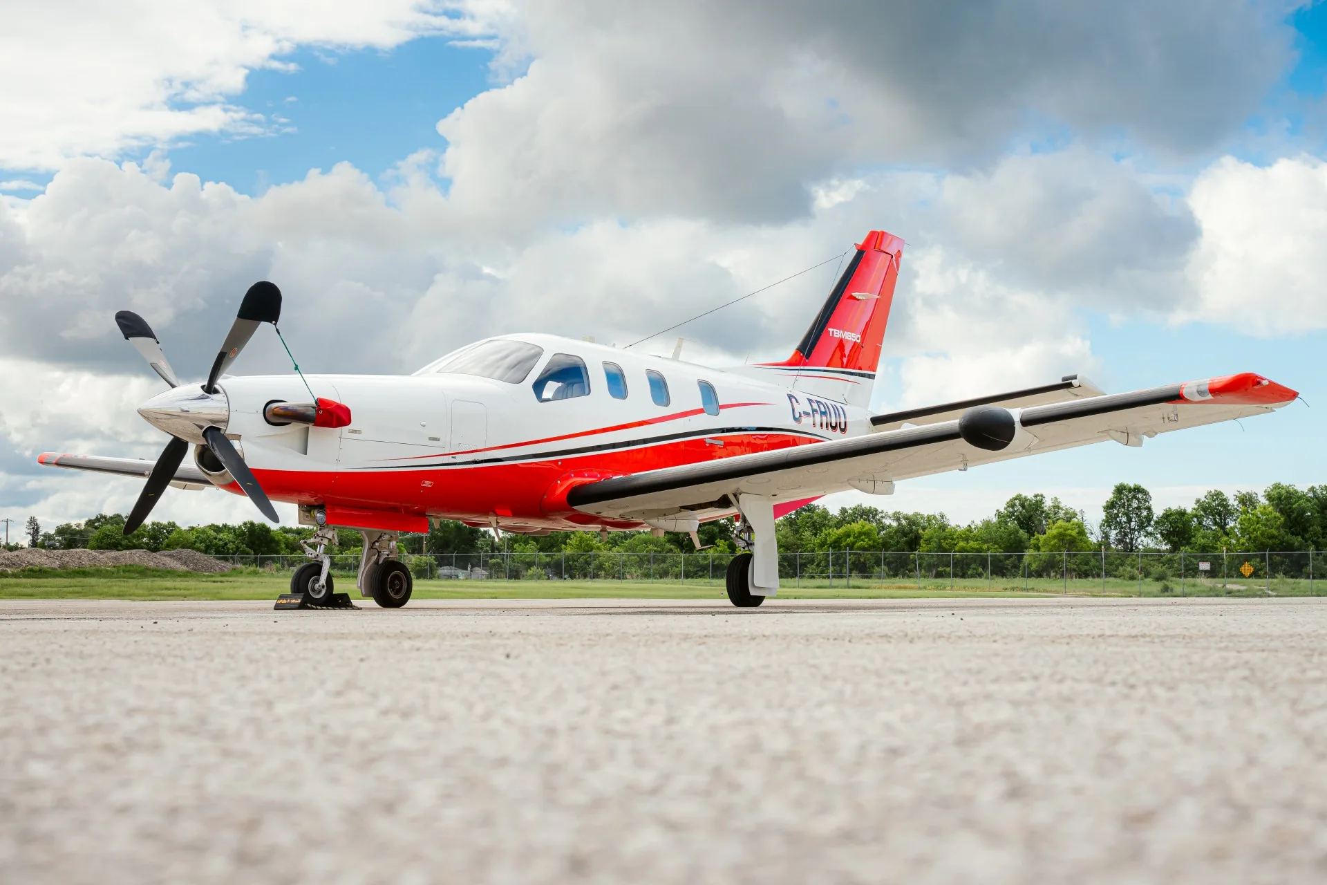 Exterior view of a 2006 Daher tbm 850 0362 c fruu.