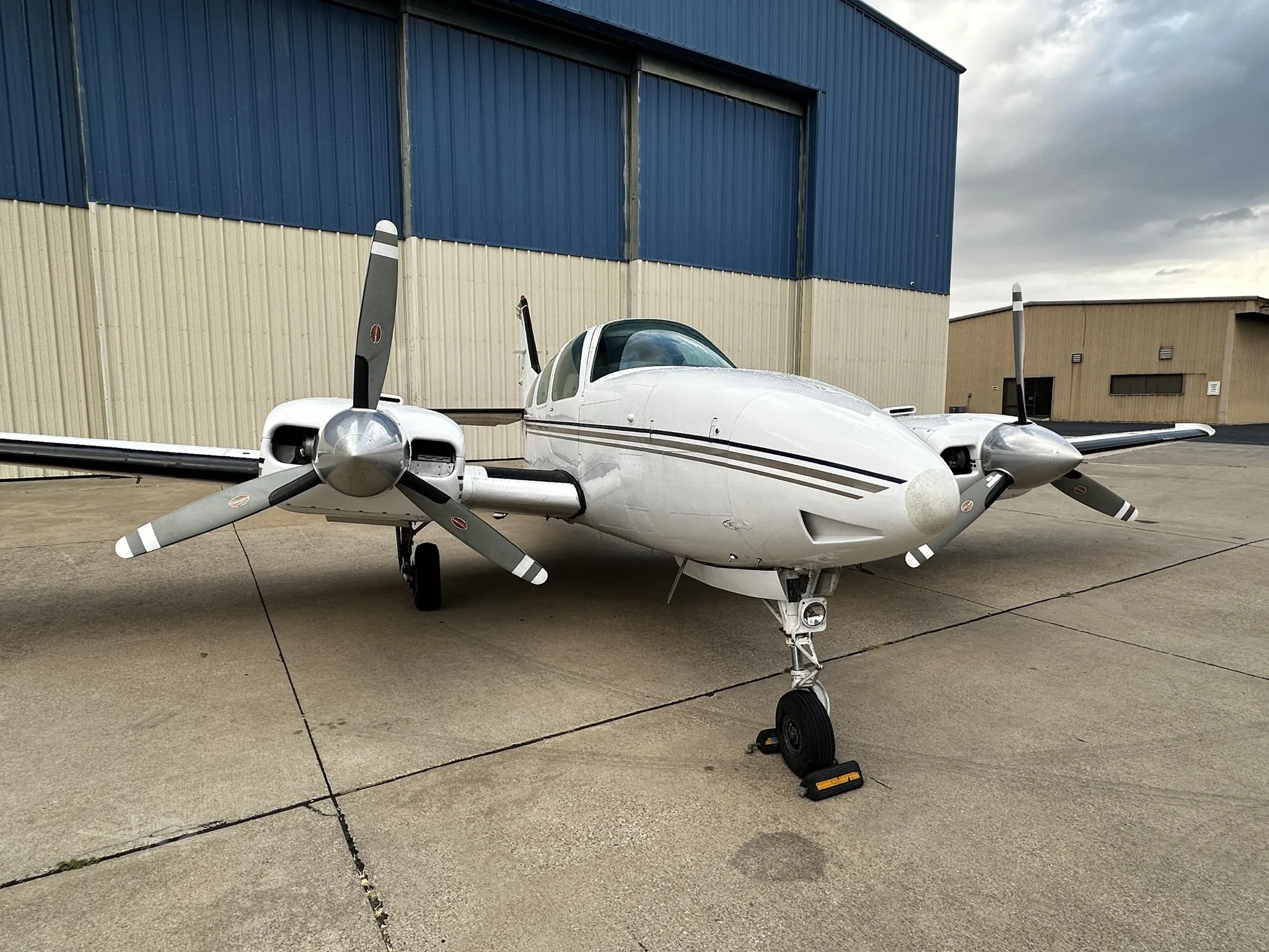 Exterior view of a 1976 BEECHCRAFT 58 BARON, N112PC.