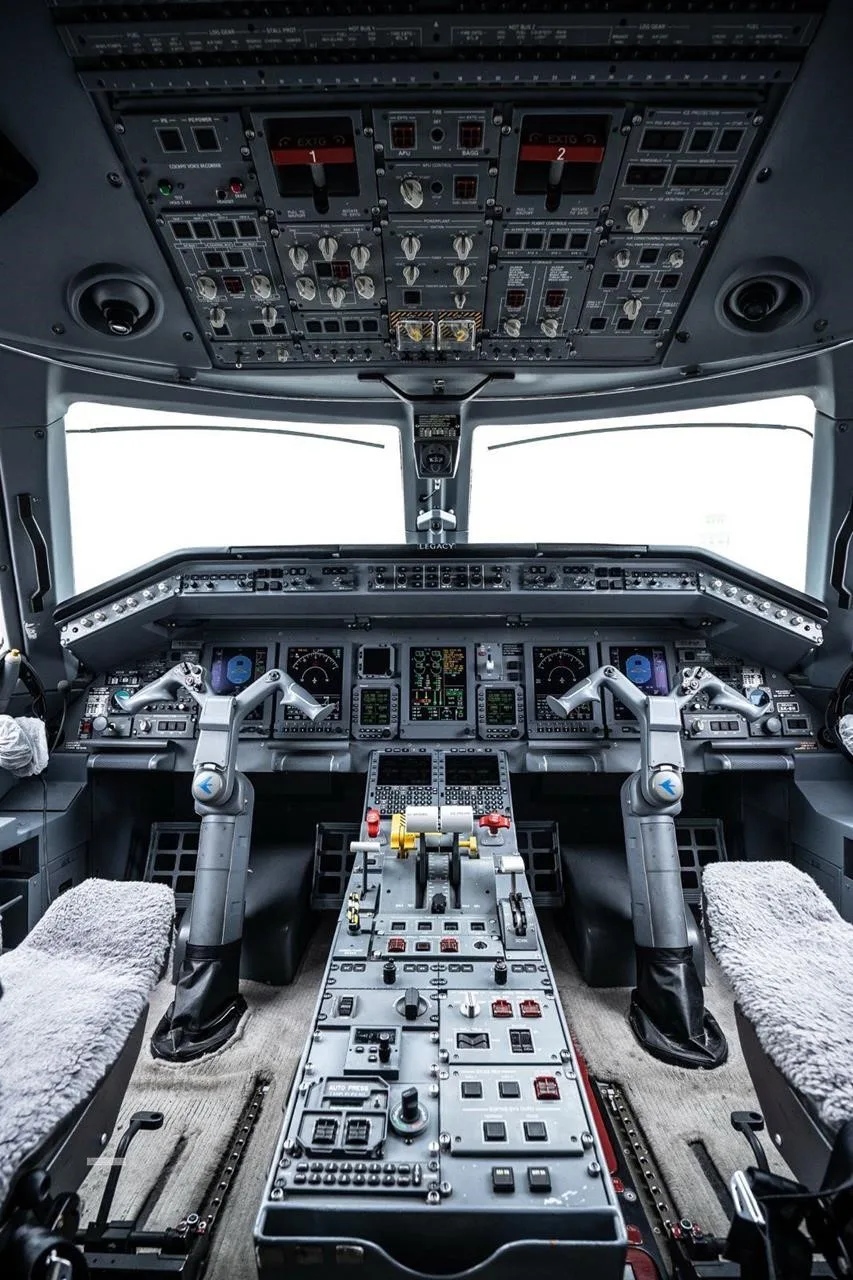 Cockpit and instrument panel of a 2011 EMBRAER LEGACY 650.