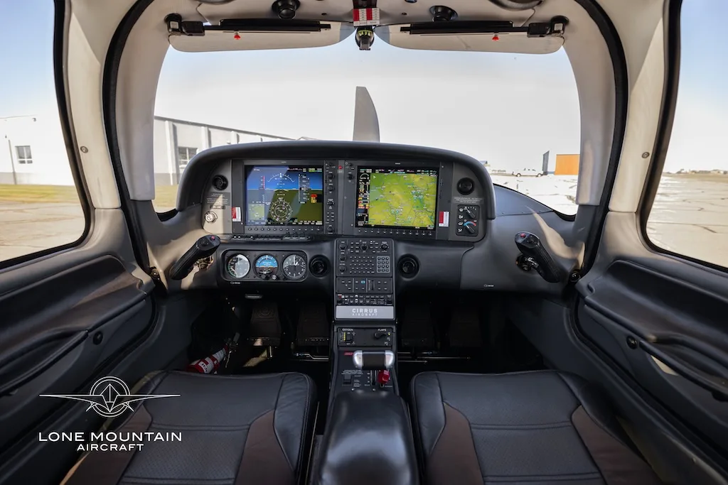 Cockpit and instrument panel of a 2008 Cirrus SR22 G3 GTS Turbo.