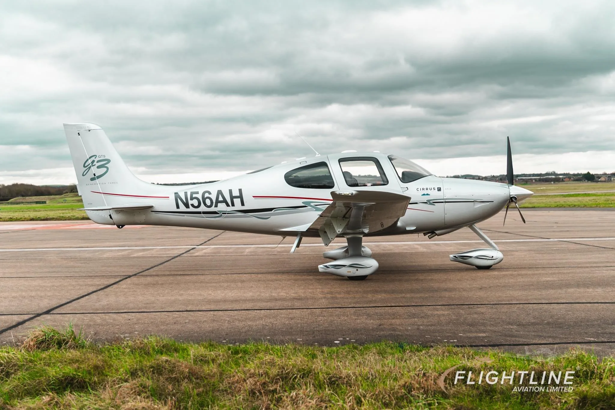 Exterior view of a 2007 CIRRUS SR22-G3, N56AH.