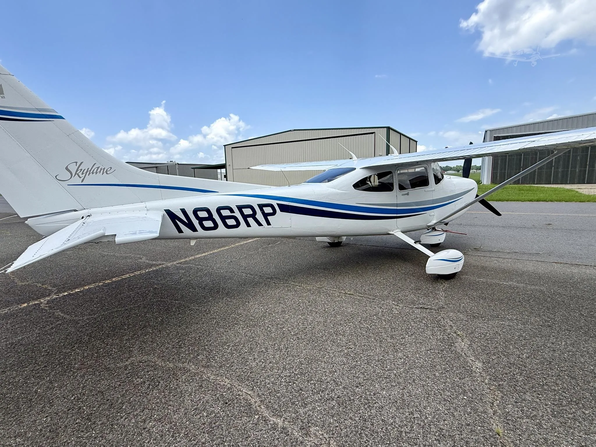 Exterior view of a 1999 CESSNA 182S SKYLANE, N86RP.