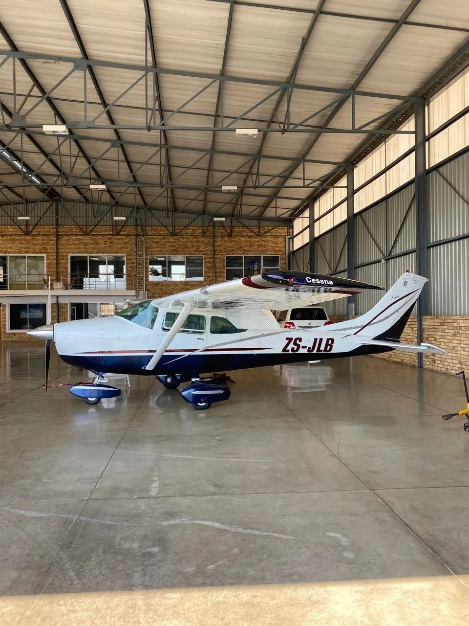 Exterior view of a 1971 CESSNA 182N SKYLANE.