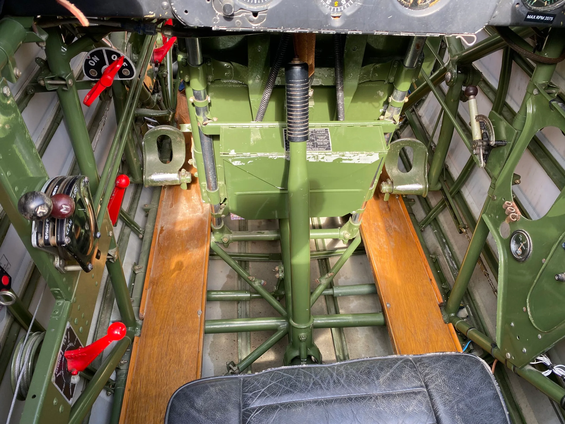 Cockpit and instrument panel of a 1945 Boeing Stearman A75-N1.