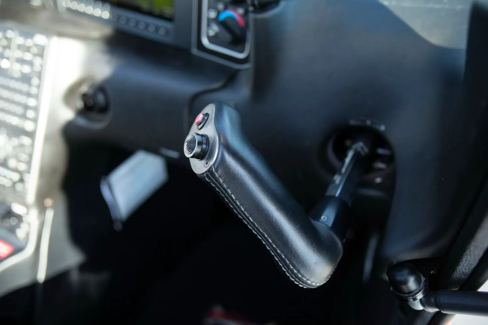 Cockpit and instrument panel of a Cirrus.