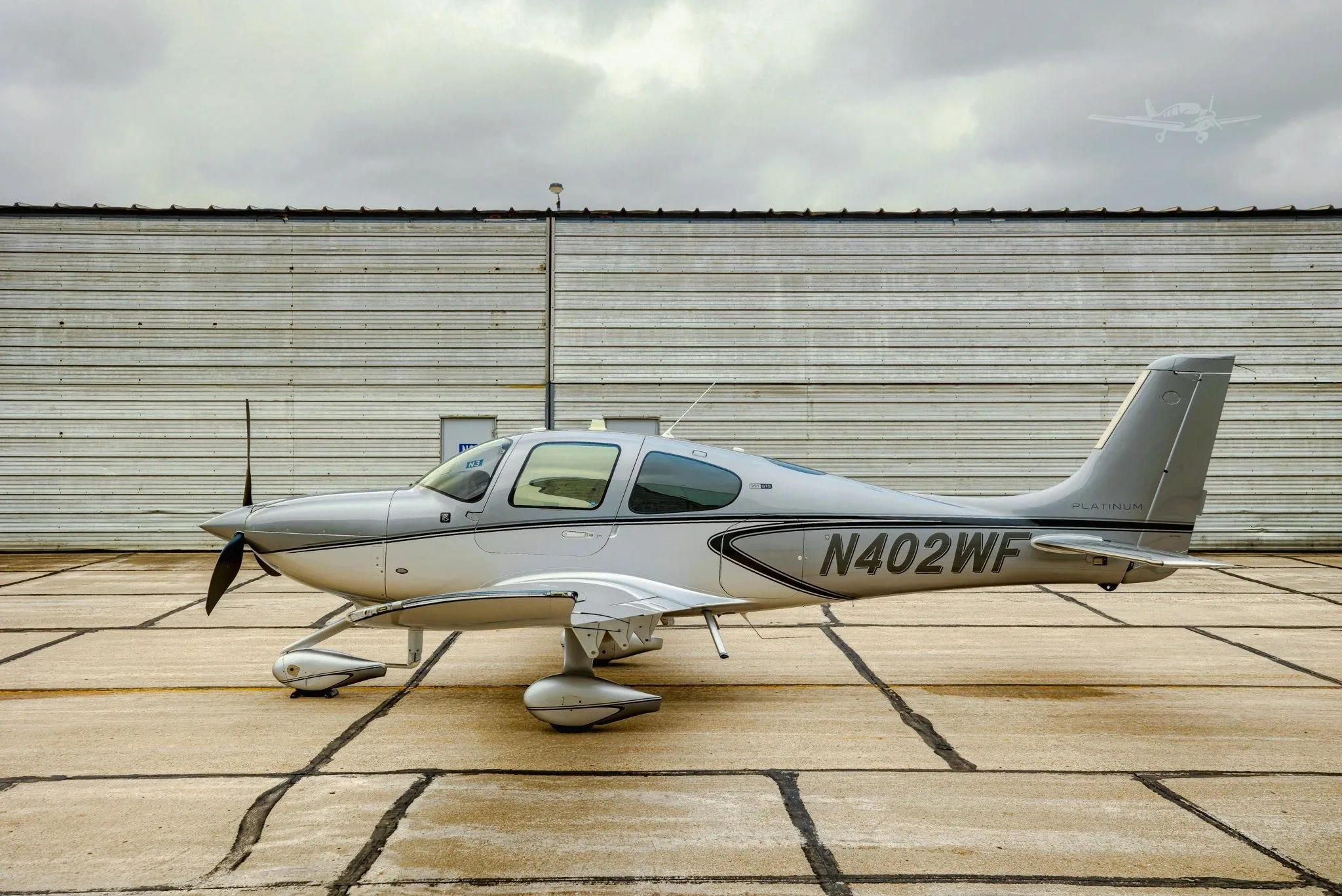 Exterior view of a 2022 CIRRUS SR22-G6 TURBO, N402WF.
