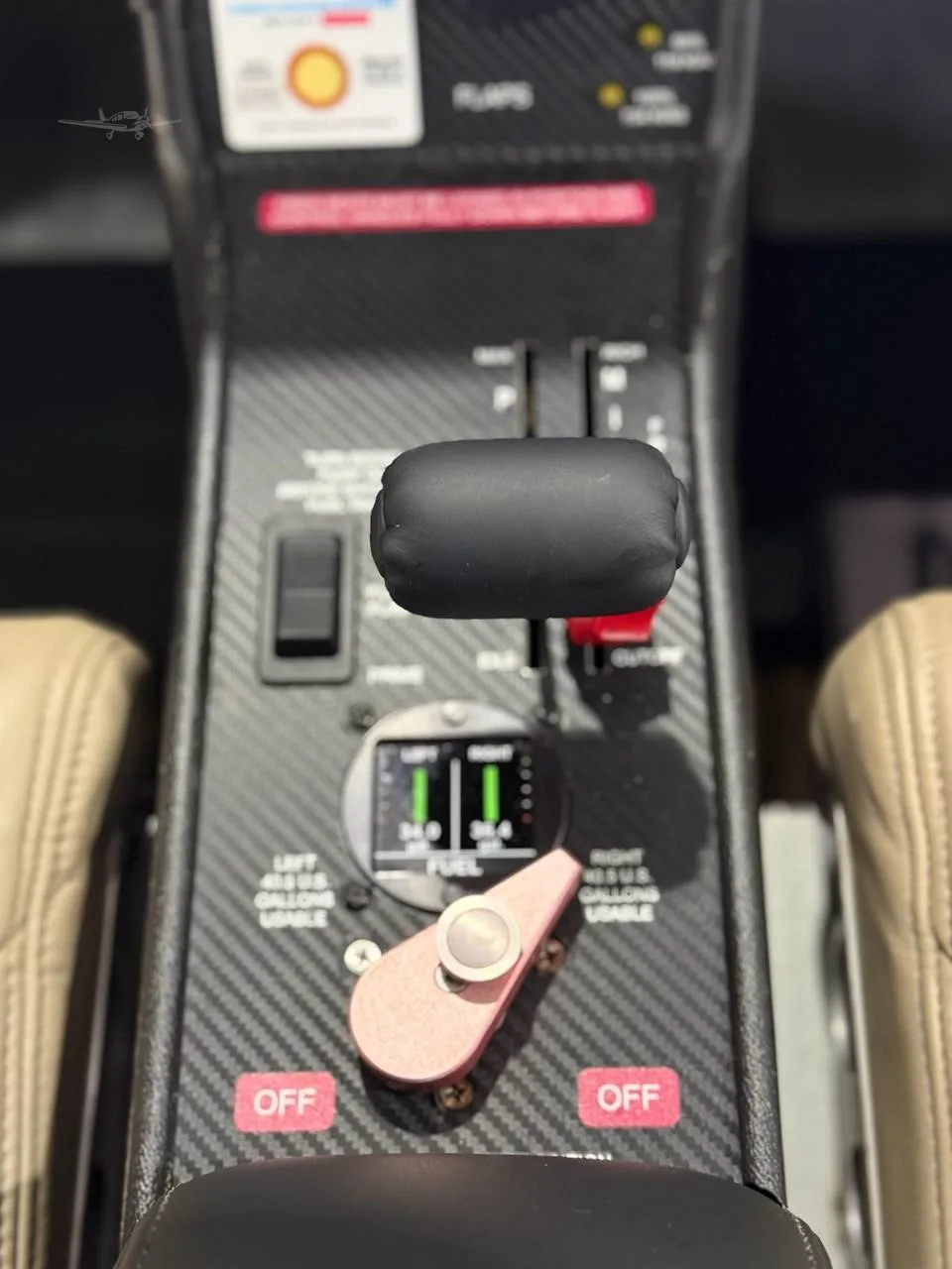 Cockpit and instrument panel of a 2006 CIRRUS SR22-G2.