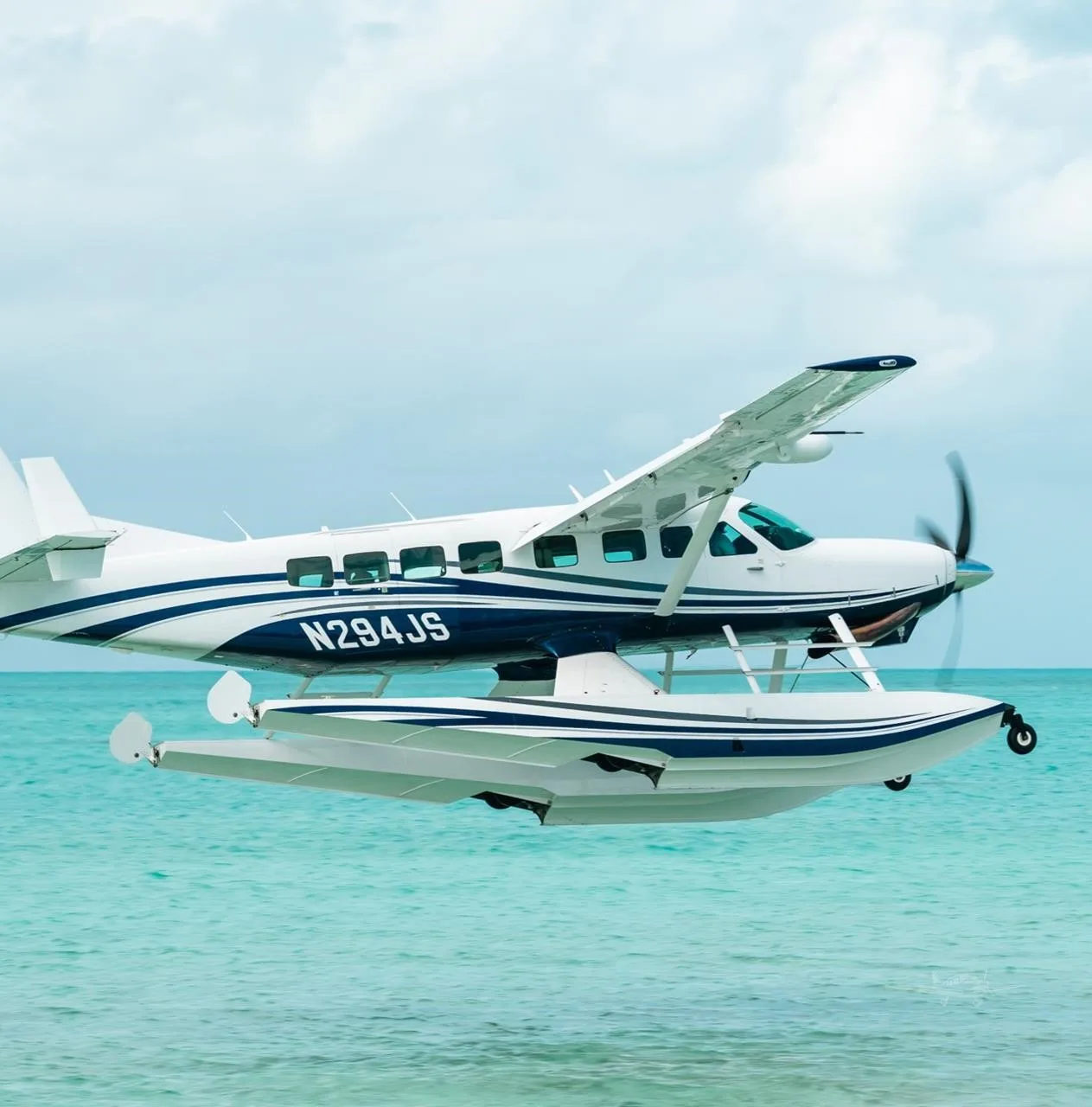 Exterior view of a 2021 CESSNA CARAVAN 208B GRAND EX AMPHIBIAN, N294JS.