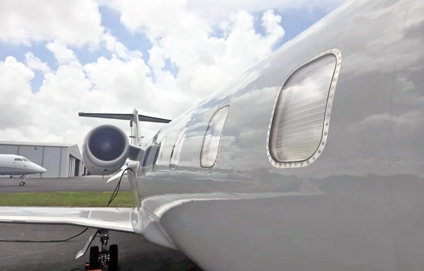 Exterior view of a 2007 LEARJET 60SE, N61WF.