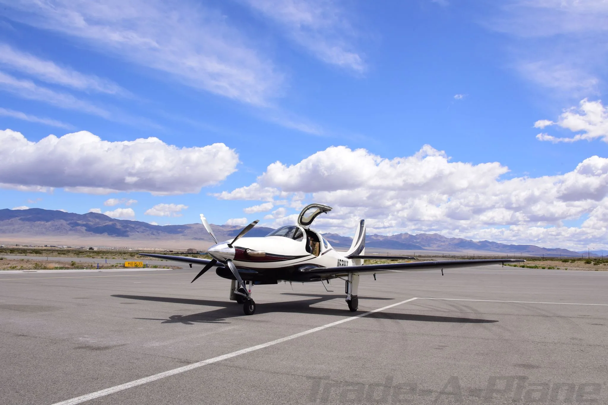 Exterior view of a 2016 LANCAIR EVOLUTION TURBOPROP, N68NX.