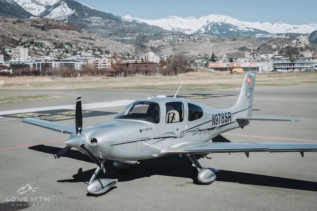 Exterior view of a 2007 Cirrus SR22 G3 GTS.