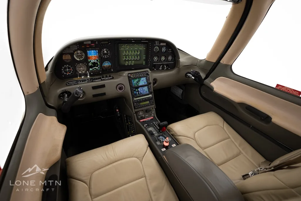 Cabin interior of a 2001 Cirrus SR22 G1.