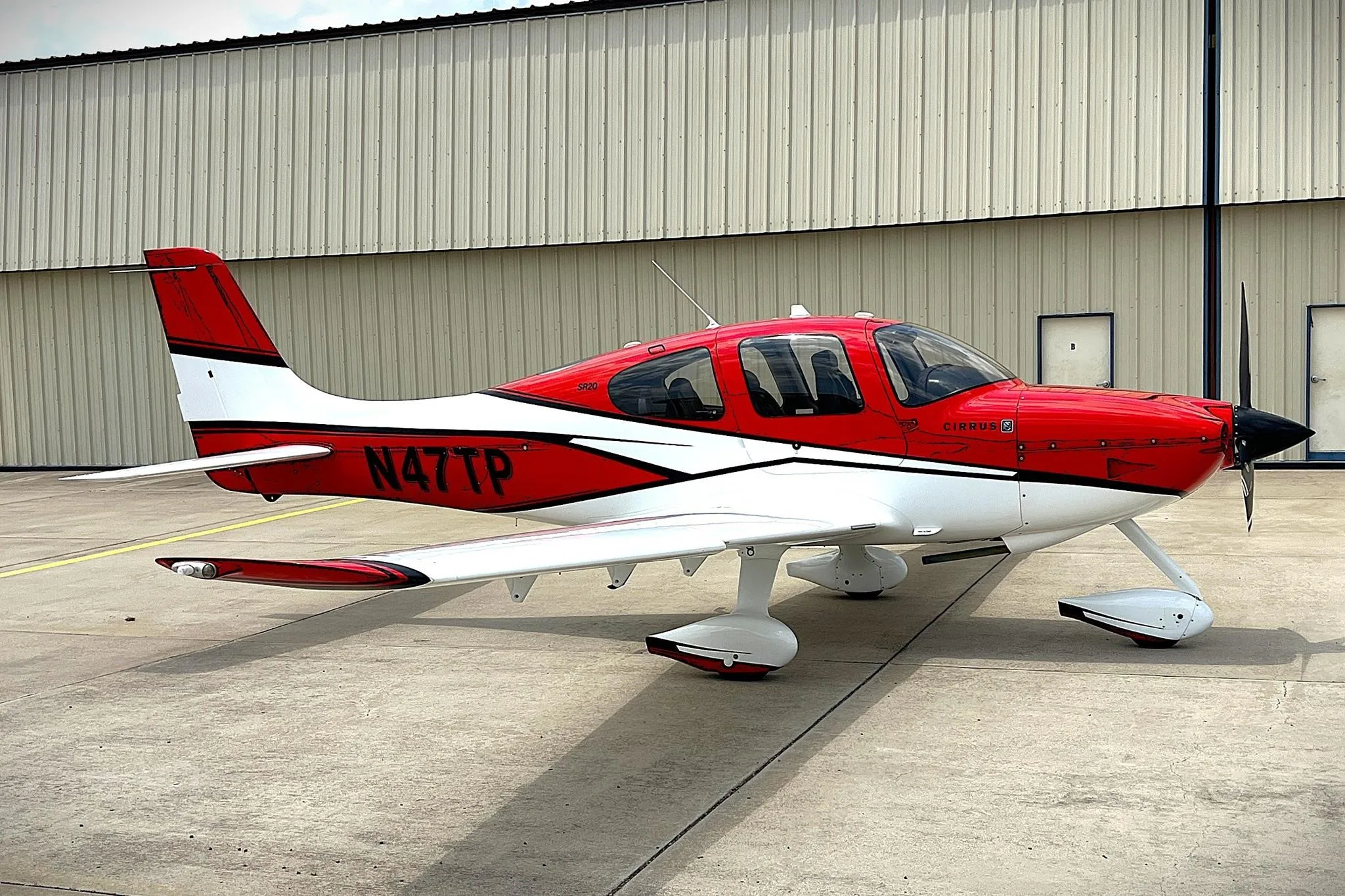 Exterior view of a 2010 CIRRUS SR20-G3, N47TP.