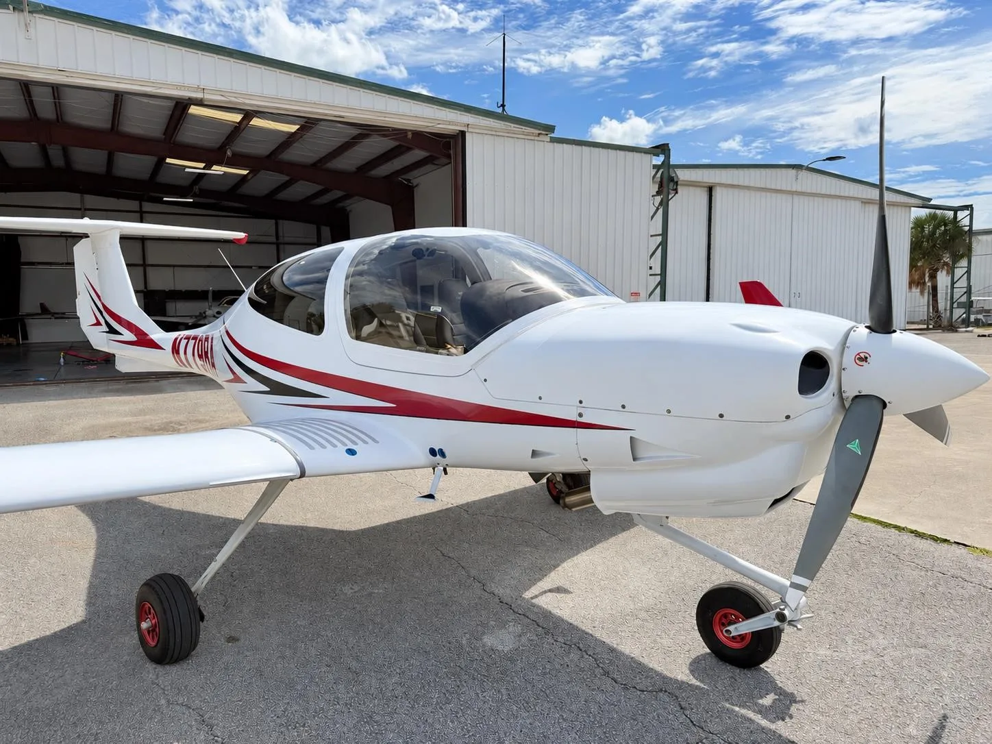 Exterior view of a 2023 DIAMOND DA40 NG, N779RA.