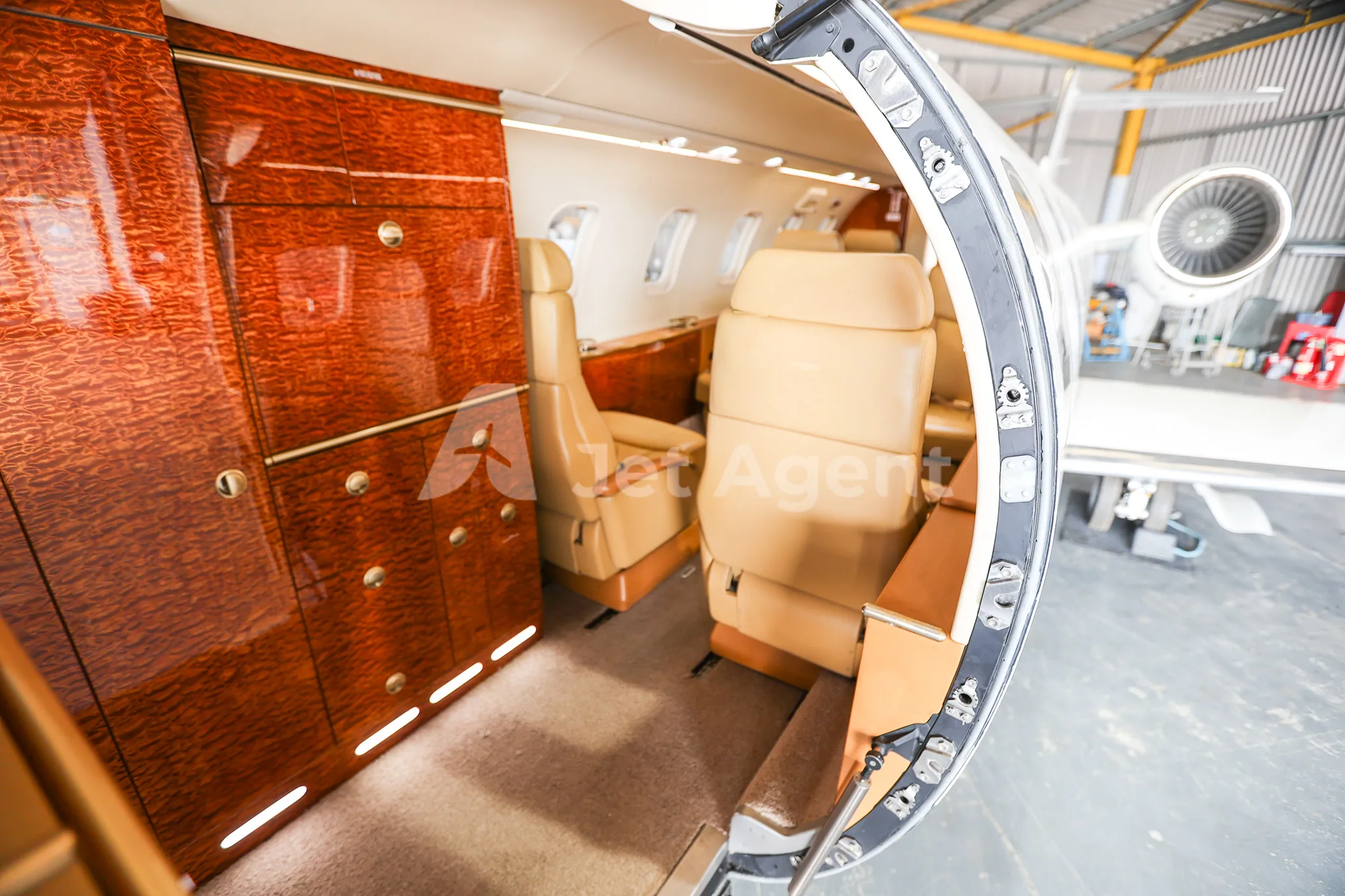 Cabin interior of a 2004 Bombardier learjet 40xr.