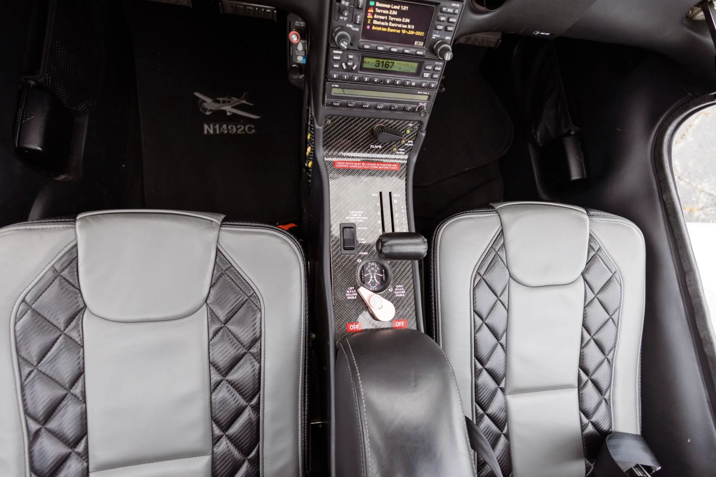 Cabin interior of a 2003 Cirrus SR22 G1.