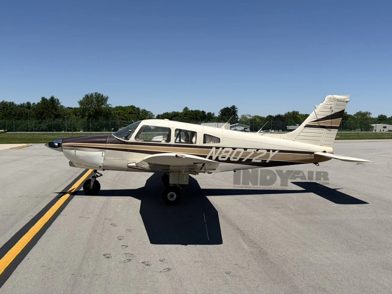 Exterior view of a 1979 Piper Dakota, N8072Y.