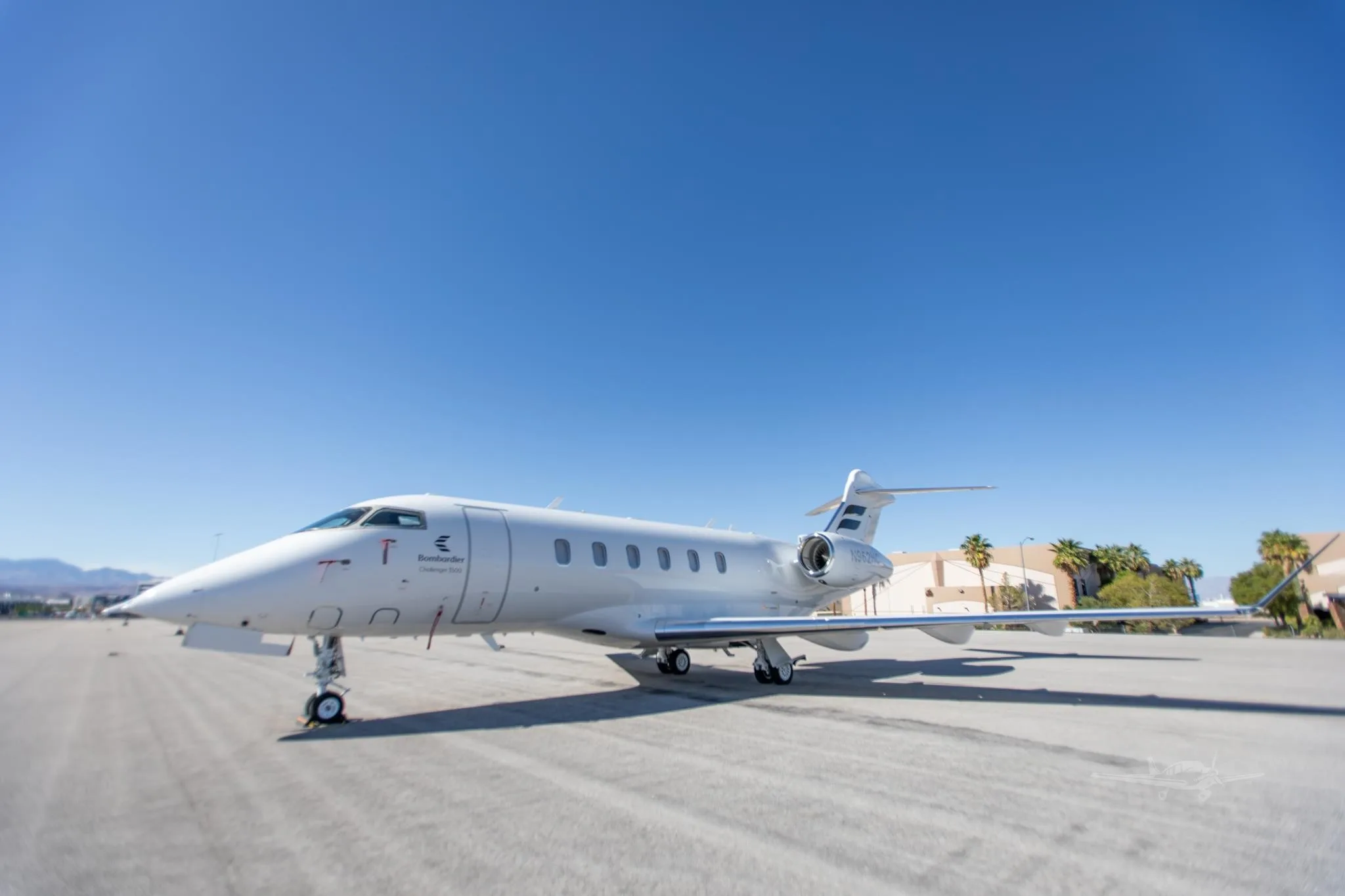 Exterior view of a 2009 BOMBARDIER CHALLENGER 300.