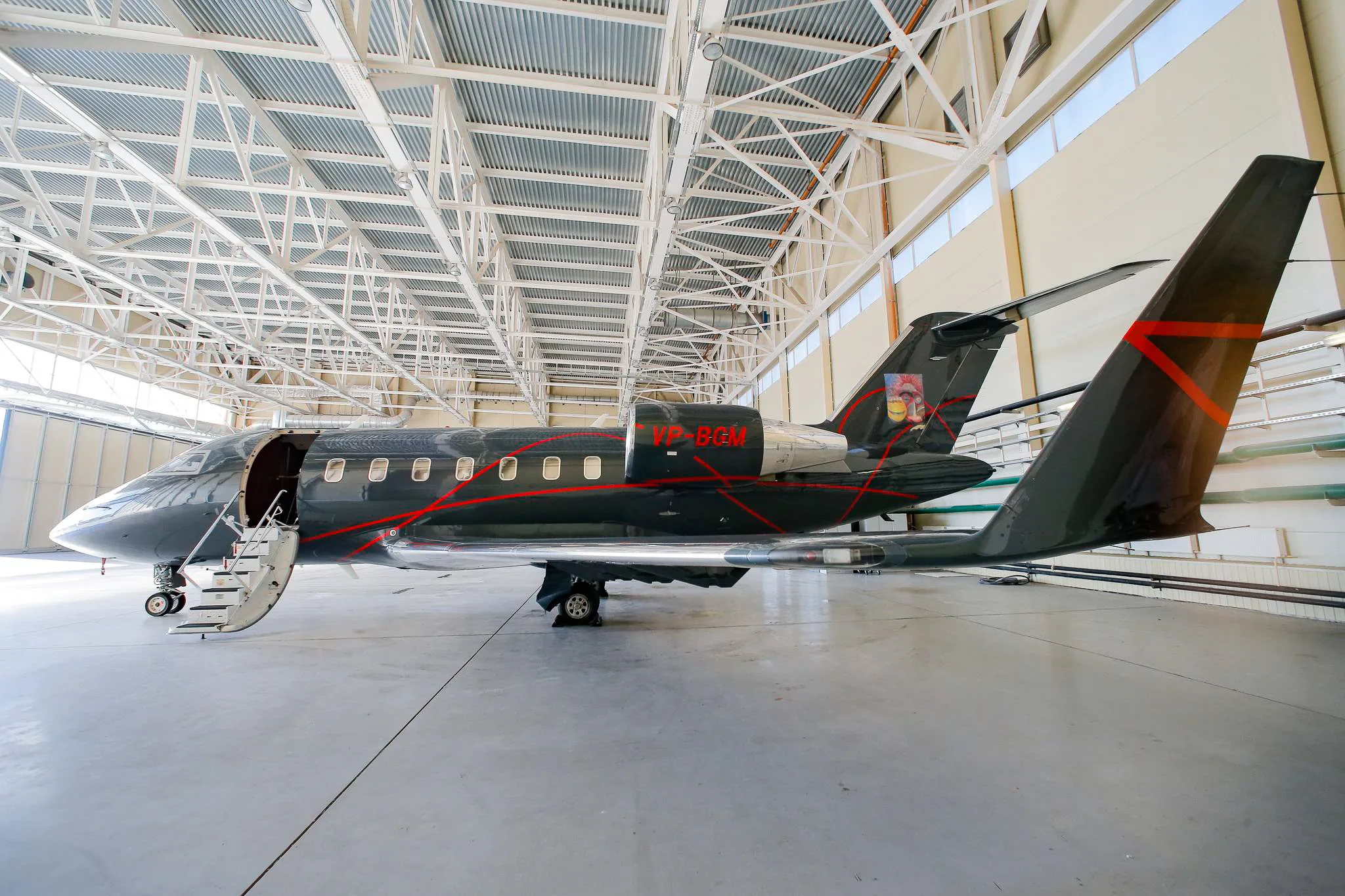 Exterior view of a 2008 Bombardier challenger 605.