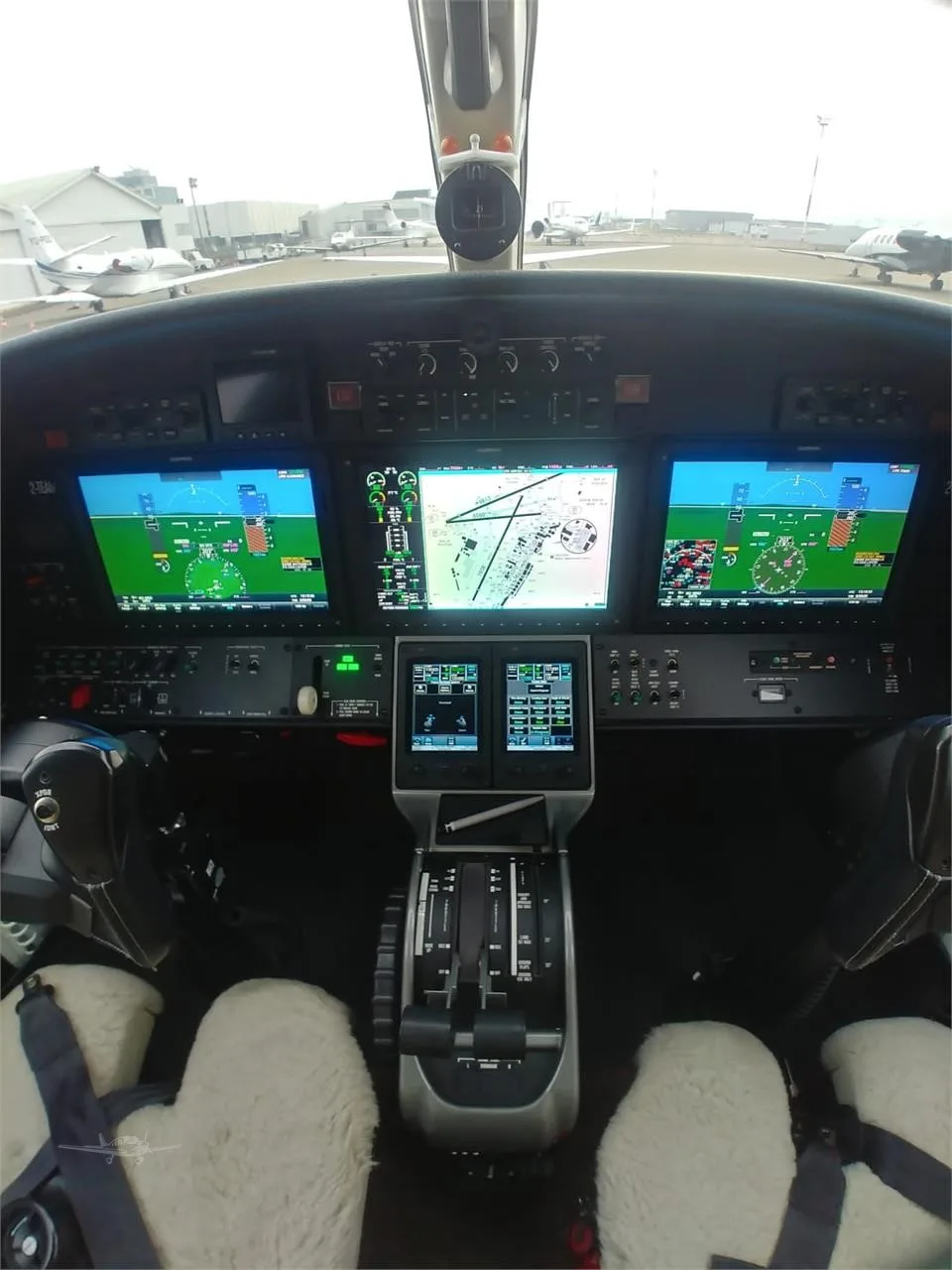 Cockpit and instrument panel of a 2018 CESSNA CITATION CJ3+.