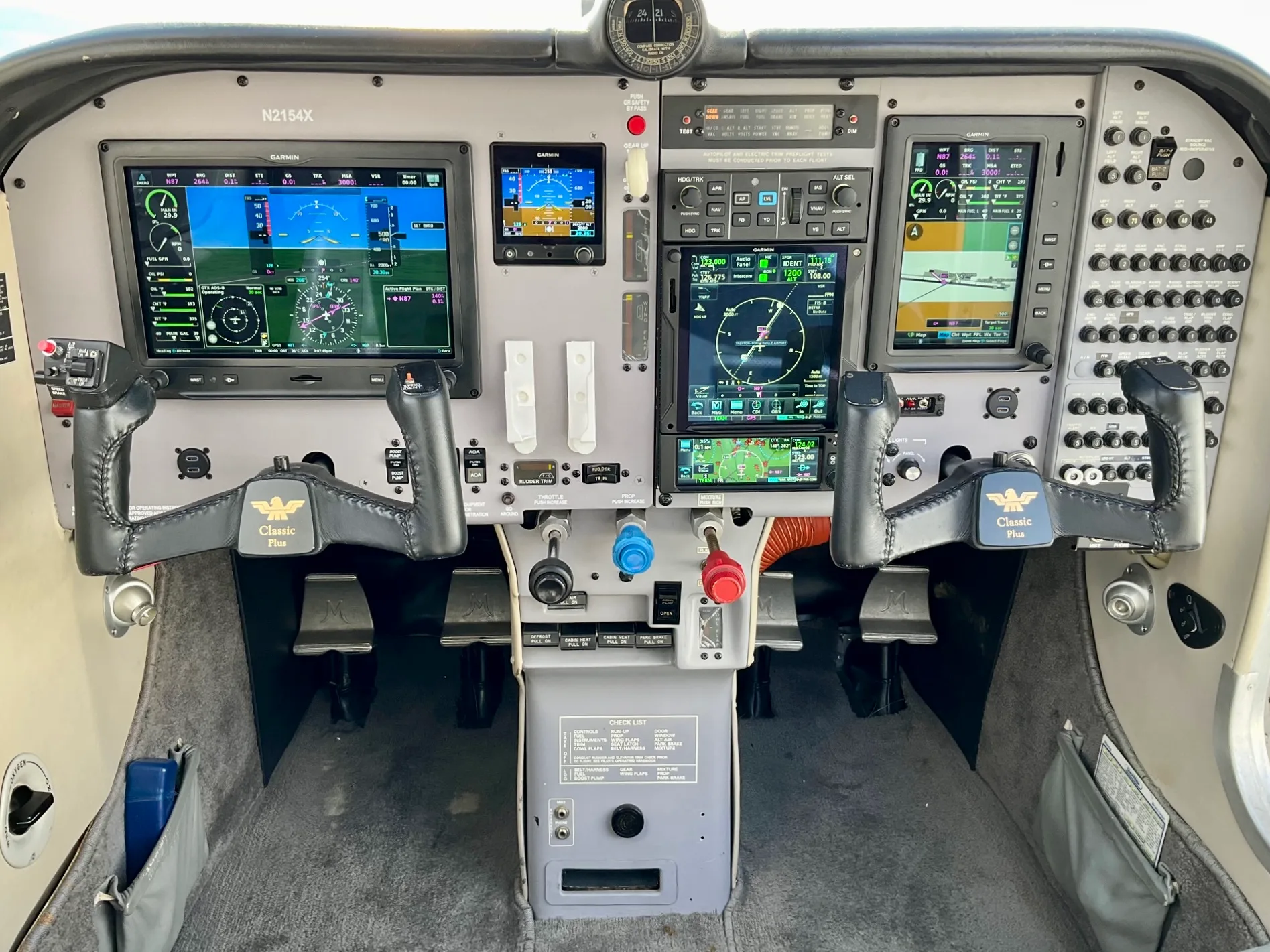 Cockpit and instrument panel of a 1998 Mooney M20M Bravo.