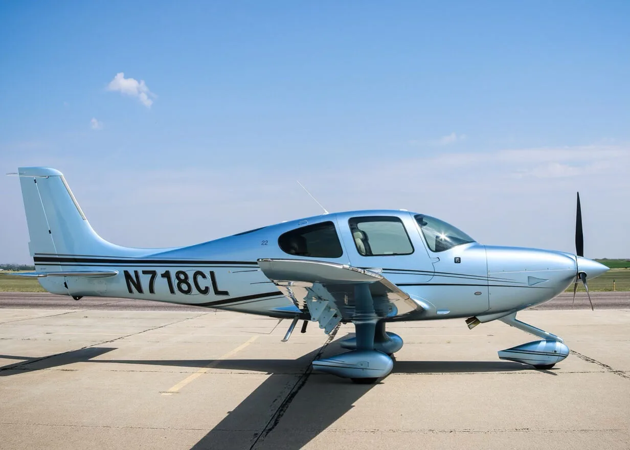Exterior view of a 2019 Cirrus SR22-G6, N718CL.