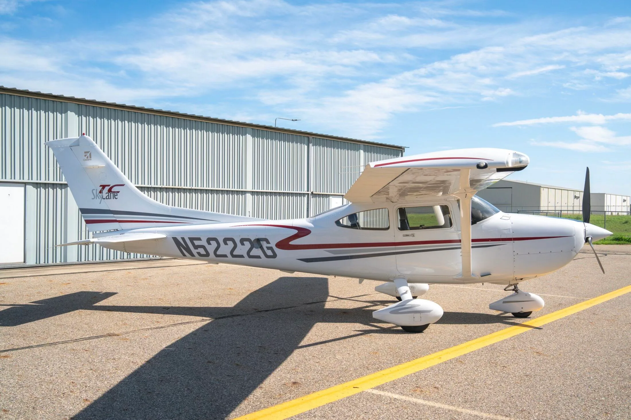 Exterior view of a 2002 Cessna Turbo 182T Skylane, N5222G.