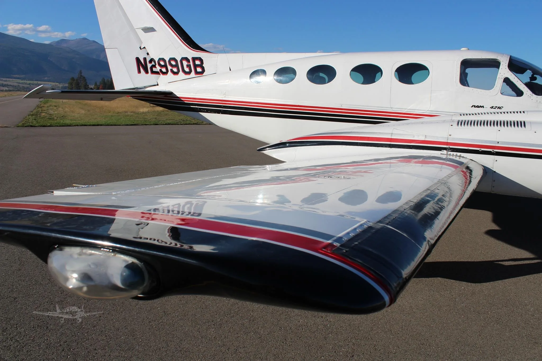 Exterior view of a 1980 CESSNA 421C, N299GB.