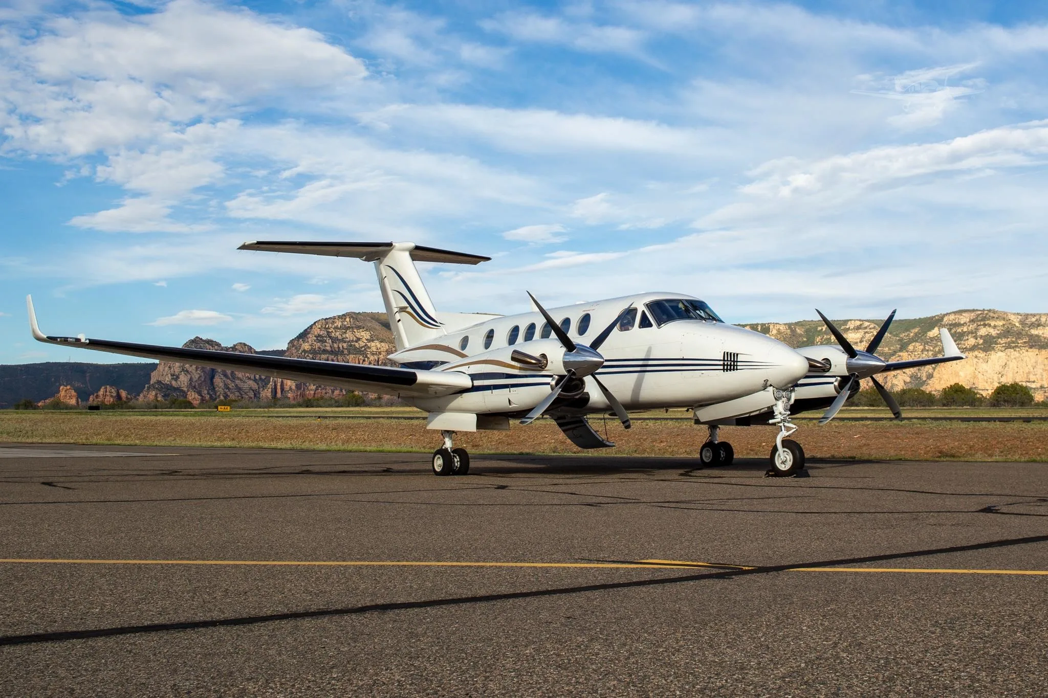 Exterior view of a 1991 BEECHCRAFT KING AIR B200, N277GL.